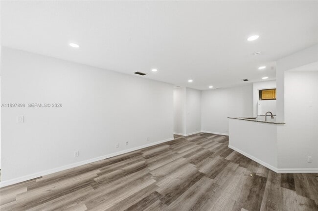 Building Photo - 3310 Pinewalk Dr N