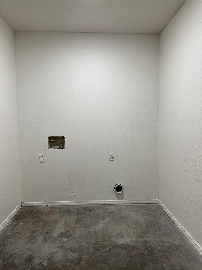 Building Photo - Kinkead Duplex