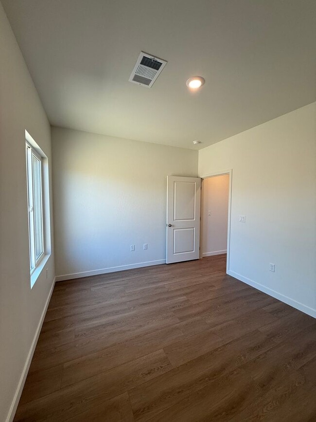 Building Photo - 510 Cobain Ct