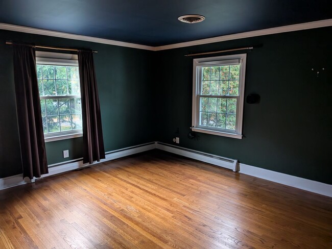 Building Photo - Gorgeous 4 Bed, 3 Bath House for Rent in Menands!