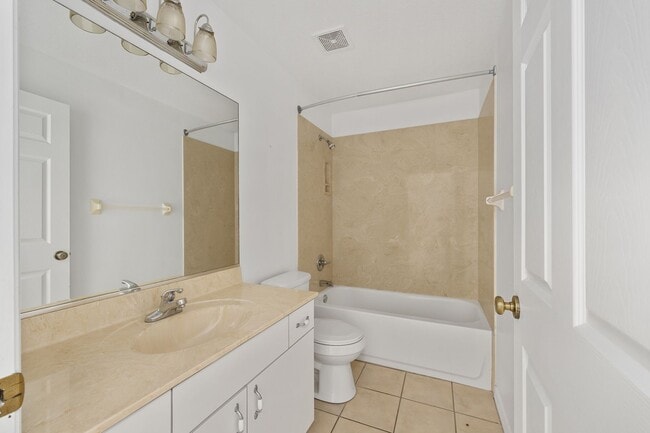 Building Photo - Spacious 3-Bedroom Home with Modern Open Floor Plan in Desirable Marion Oaks!
