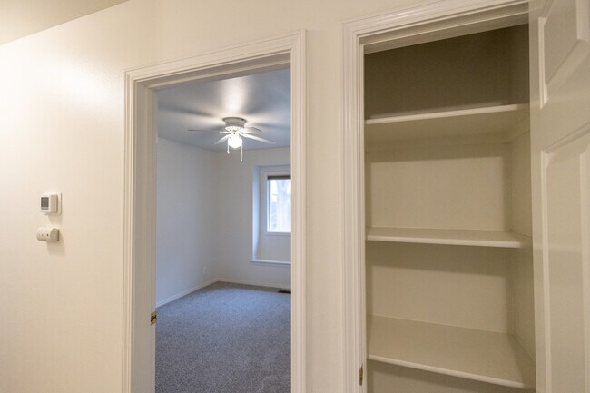 Building Photo - 164 S Silverwood Way