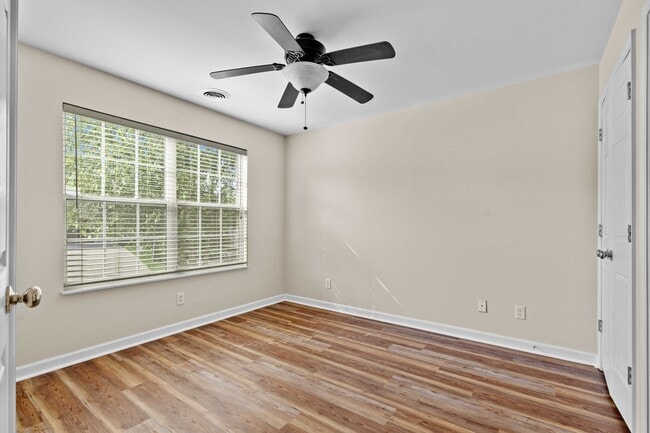 Building Photo - 2 Bedroom, 2 Bath Townhouse for Rent in Kn...