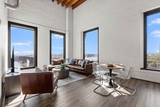 Building Photo - Peper Lofts @ Laclede's Landing