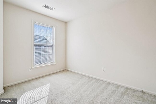 Building Photo - 45482 Pine Trail Terrace