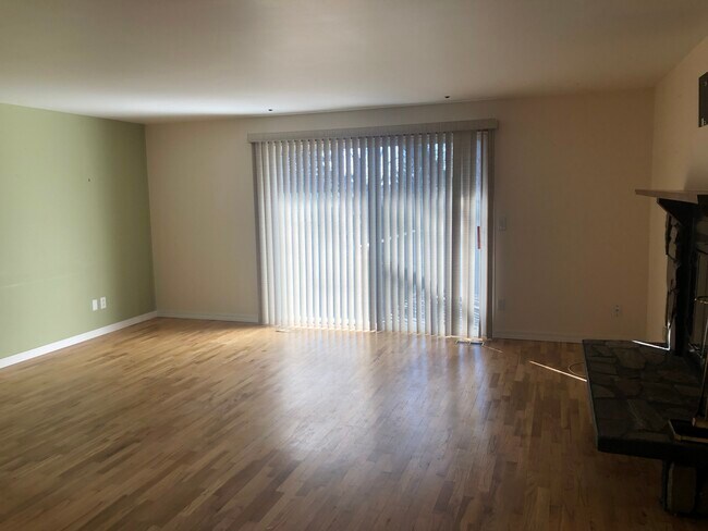 Building Photo - 1405 NW Clifford St