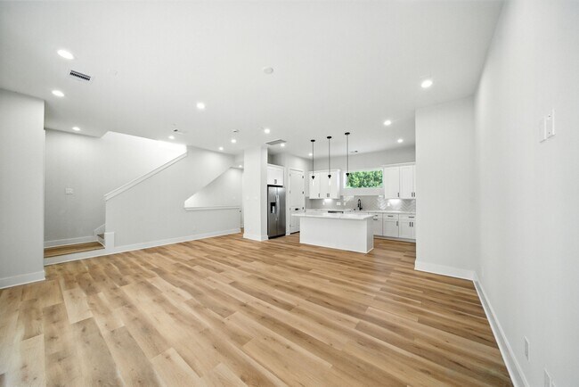 Building Photo - 2306 Hoskins Dr