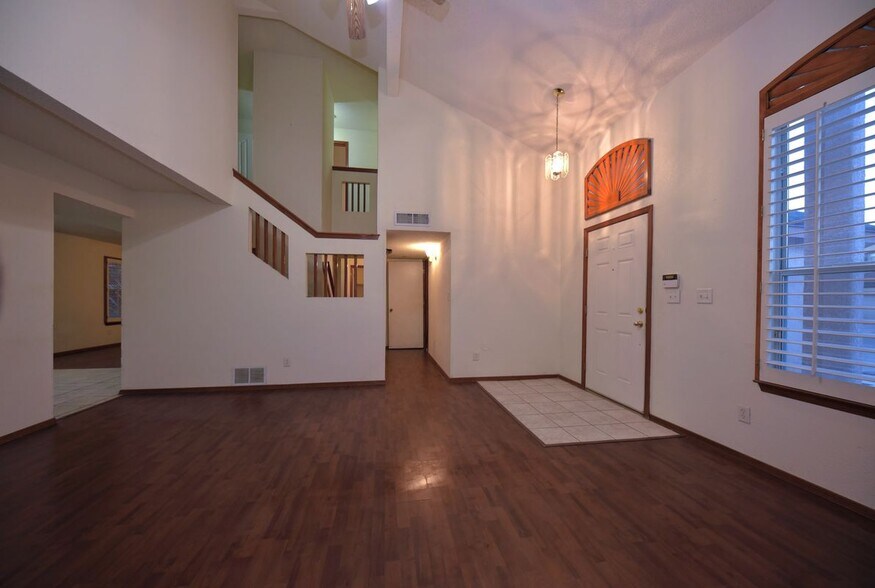 Building Photo - 12484 Tierra Espada Dr