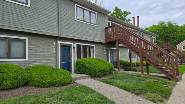 Building Photo - 604 Ledgeview Park Dr