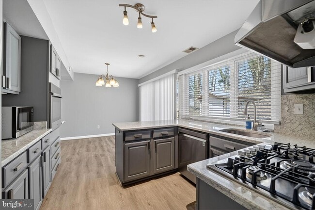 Building Photo - 1405 Pennington Ln