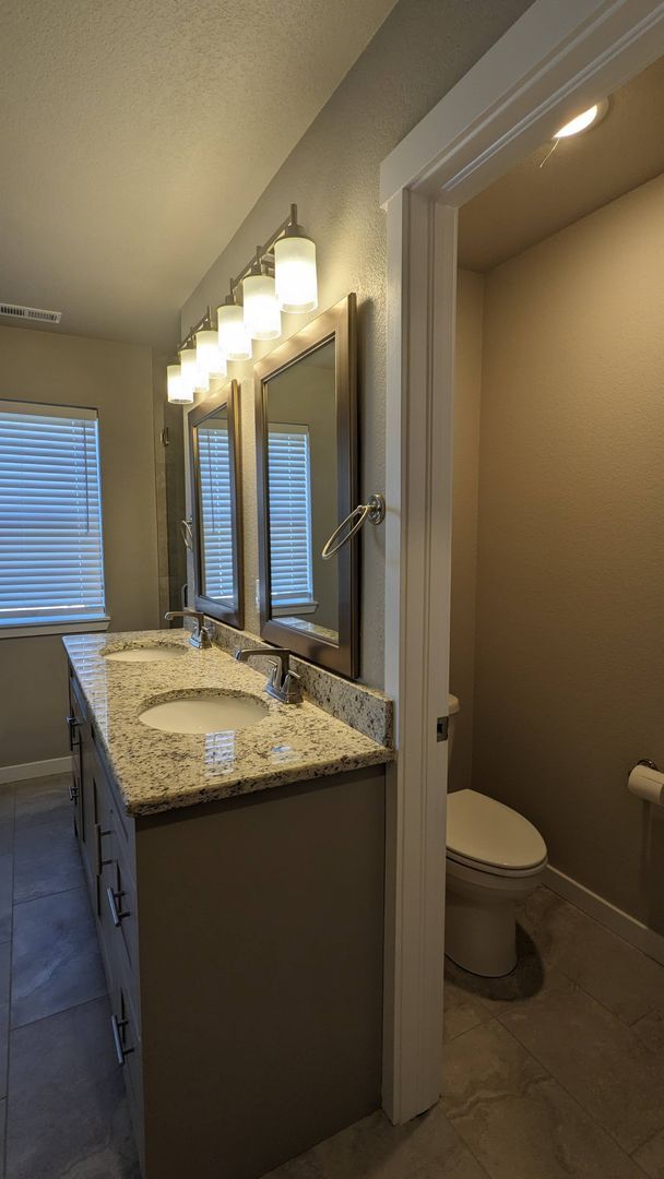 Building Photo - BEAUTIFUL TWO STORY 4 BDRM 4 BATH HOME WIT...