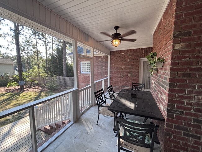 Building Photo - 420 Lake Forest Dr SE