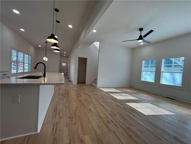 Building Photo - 73 Whitefoord Ave SE