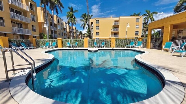 Building Photo - 1350 SE 3rd Ave