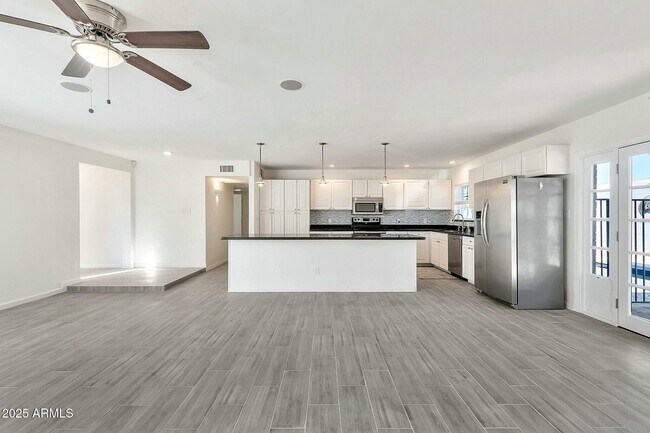 Building Photo - 3922 E Dahlia Dr