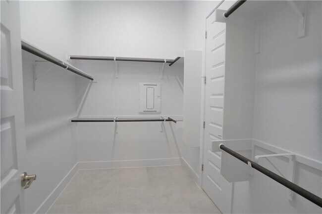 Building Photo - 621 Pinnacle View Dr
