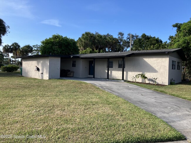 Building Photo - 724 Ixora Ave