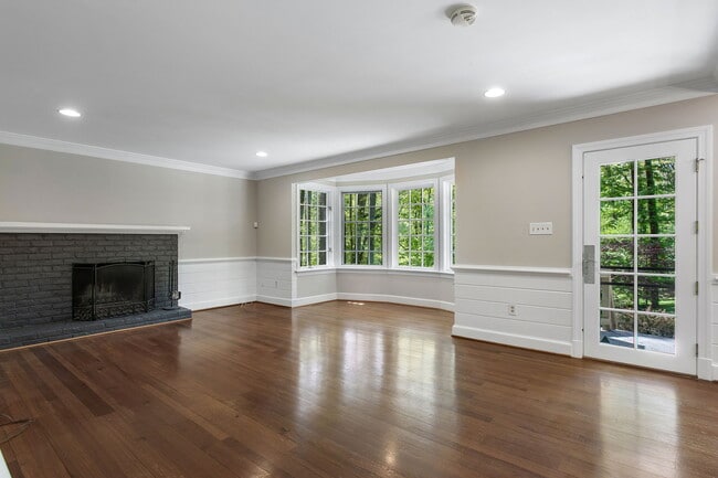 Building Photo - 9900 Kingsbridge Rd