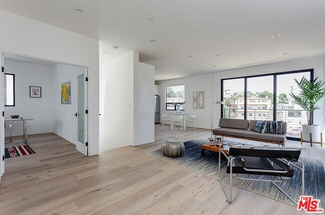 Building Photo - 3756 Brilliant Dr