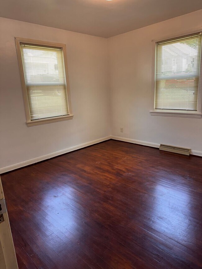 Building Photo - 613 Westview Dr