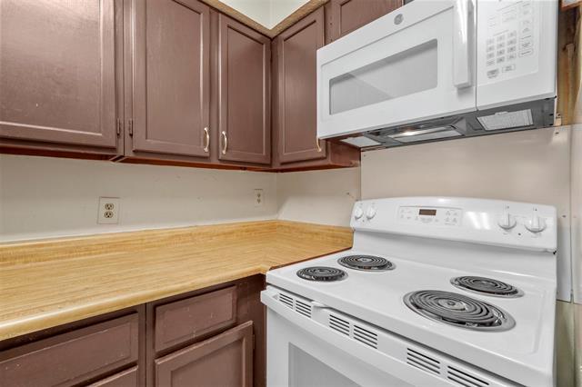 Building Photo - 6646 E Lovers Ln