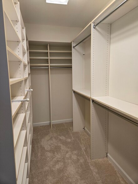 Building Photo - 5450 Whitley Park Ter