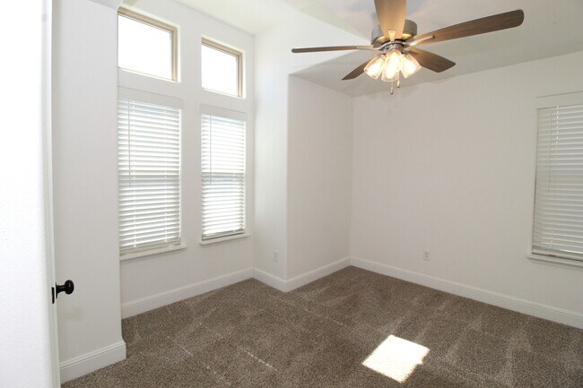 Building Photo - 1500 Ari Ave