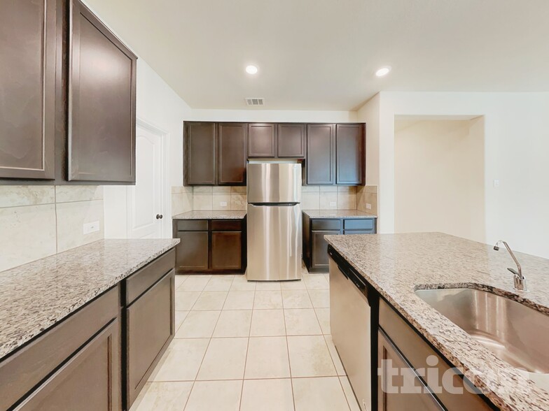 Building Photo - 2604 Wheeler Ave