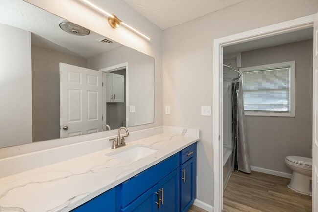 Building Photo - 311 Pinemont Dr