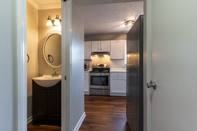 Building Photo - Spacious 3 Bedroom Home – Move-In Ready!