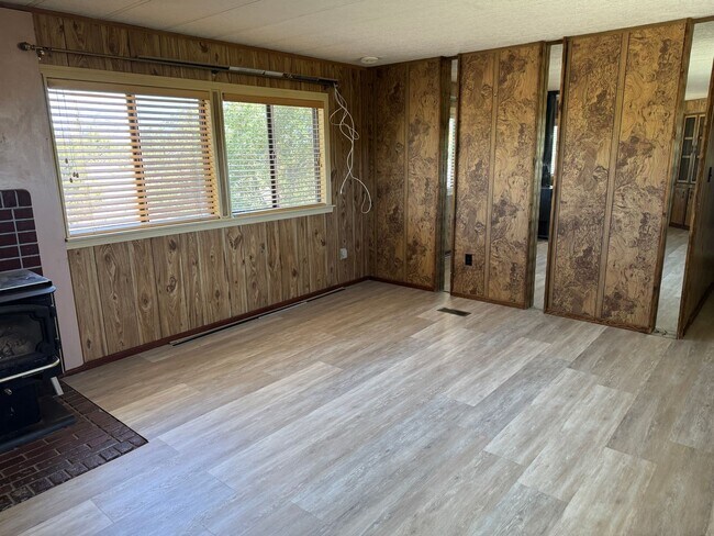 Building Photo - 3 Bedroom, 2 Bathroom Home in Tijeras, NM