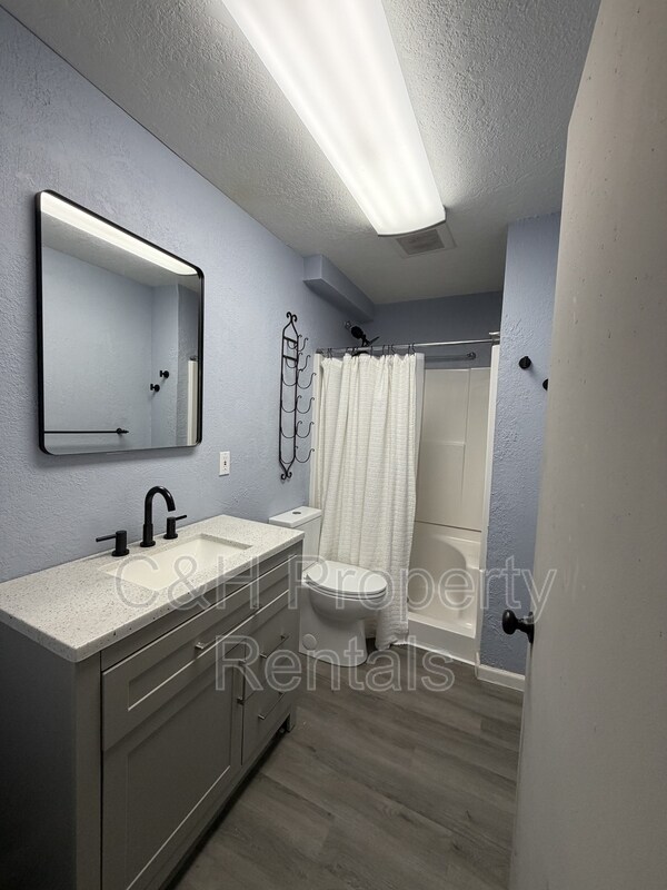 Building Photo - 1133 Minuteman St