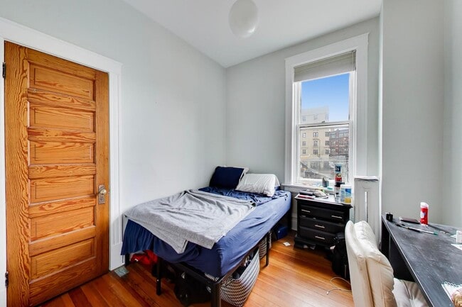 Building Photo - 2815 N Racine Ave