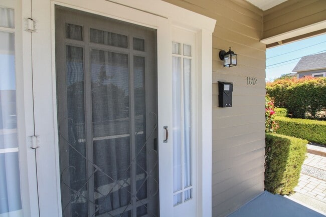 Building Photo - 2 Bedroom Bungalow Downtown SLO with Garage