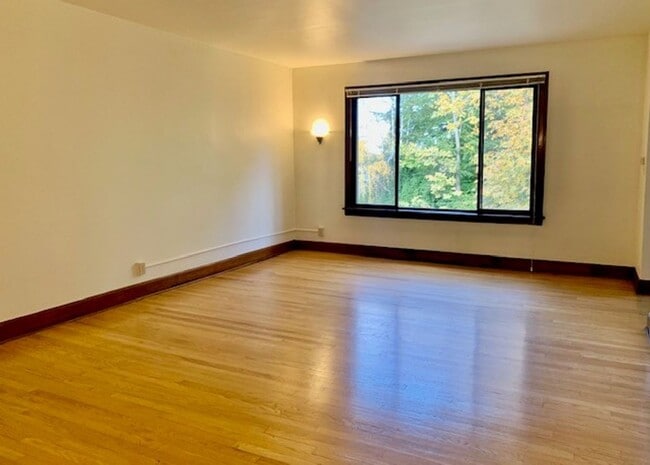 Interior Photo - Sir Lancelot Apartments