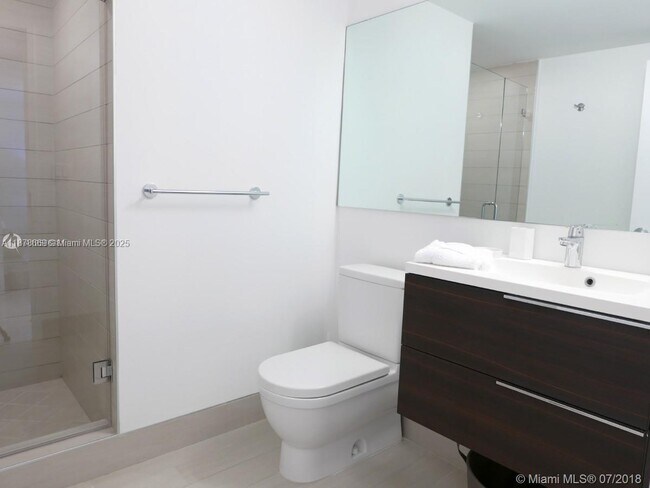 Building Photo - 9940 W Bay Harbor Dr