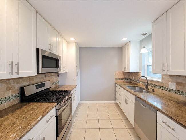Building Photo - 5846 Ettrick Dr