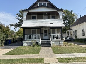 Building Photo - 2833 E 100th St