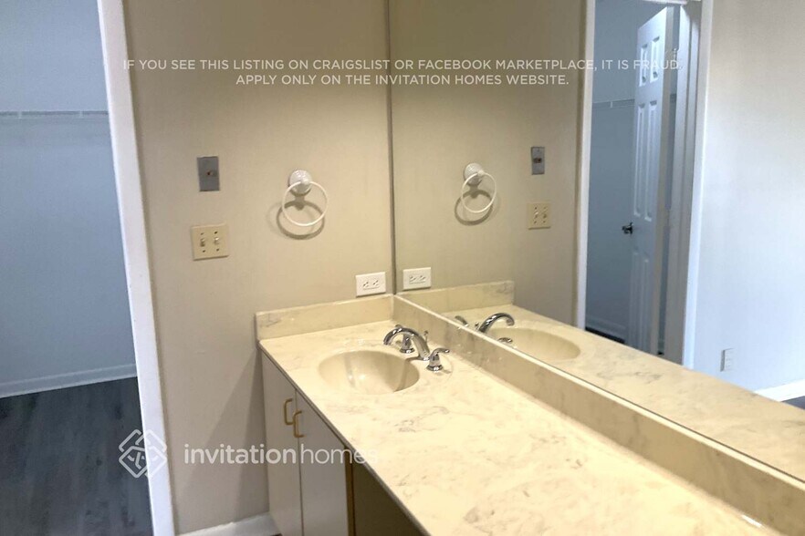 Building Photo - 12220 Sag Harbor Ct