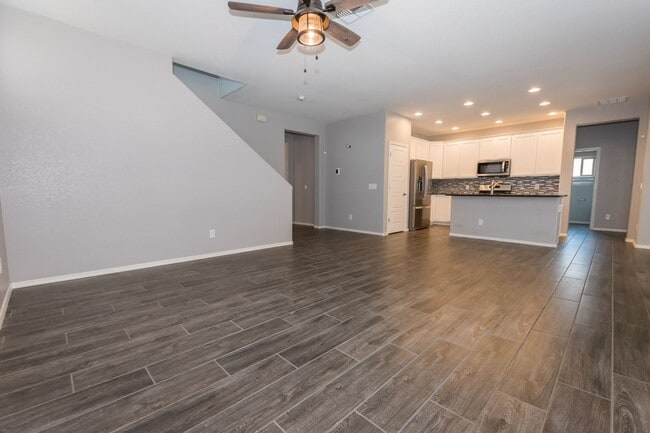 Building Photo - Beautiful 2-Story Home, 5 Bedroom, 3 Full ...