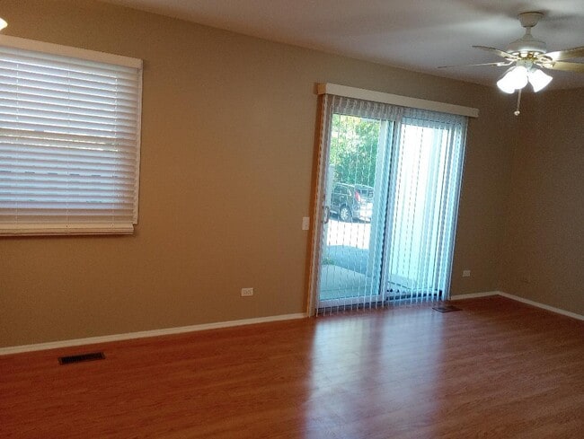 Building Photo - 110 Queens Cove