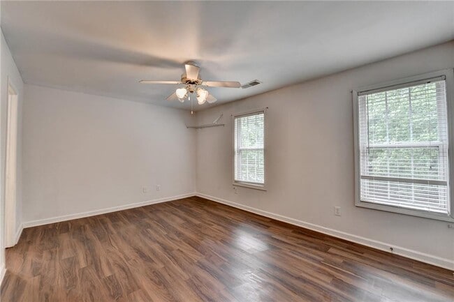 Building Photo - 3426 Town Square Dr NW