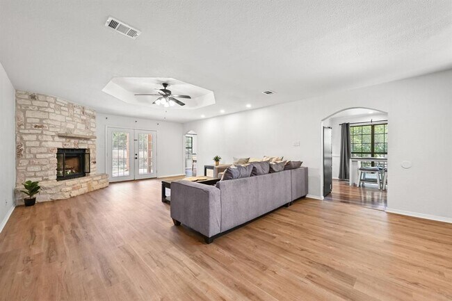 Building Photo - 1045 Hidden Hills Dr