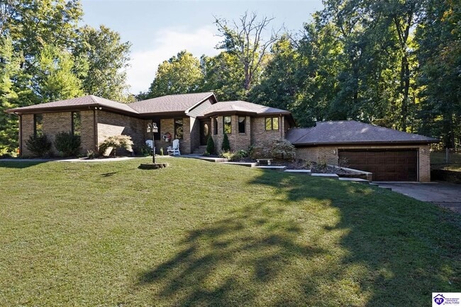 Building Photo - 306 Forest Trce