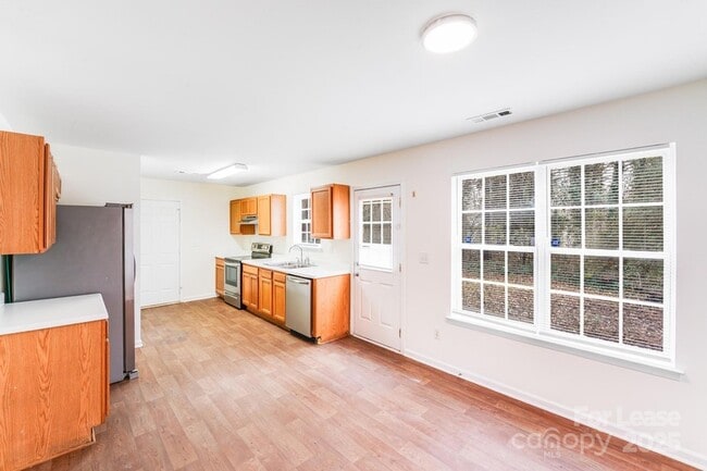 Building Photo - 814 Mt Holly-Huntersville Rd