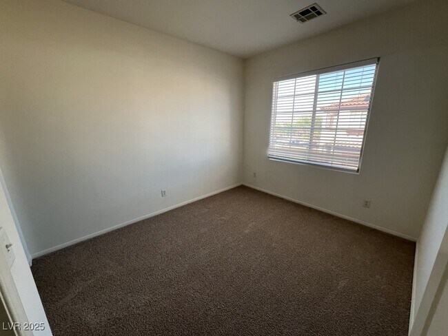 Building Photo - 733 Easter Lily Pl
