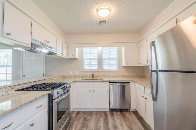 Building Photo - 3 Bed | 1 Bath in West Tulsa!