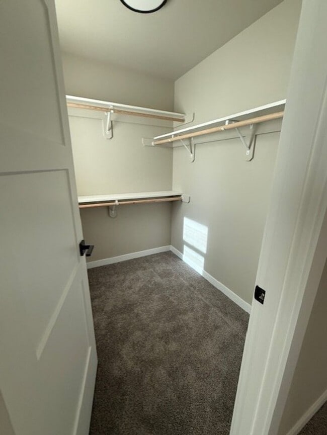 Building Photo - Be the first to enjoy living in this brand new home! Downtown Roslyn!