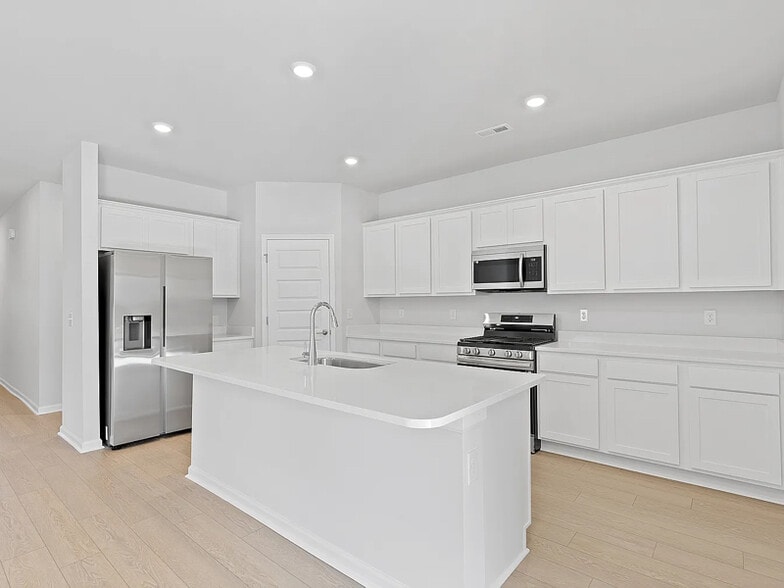 Building Photo - 14557 Mountain Strm Dr