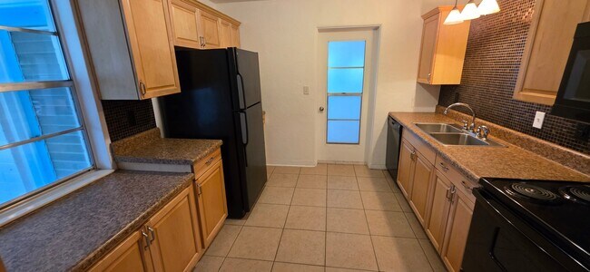Building Photo - 58 Tropical Dr